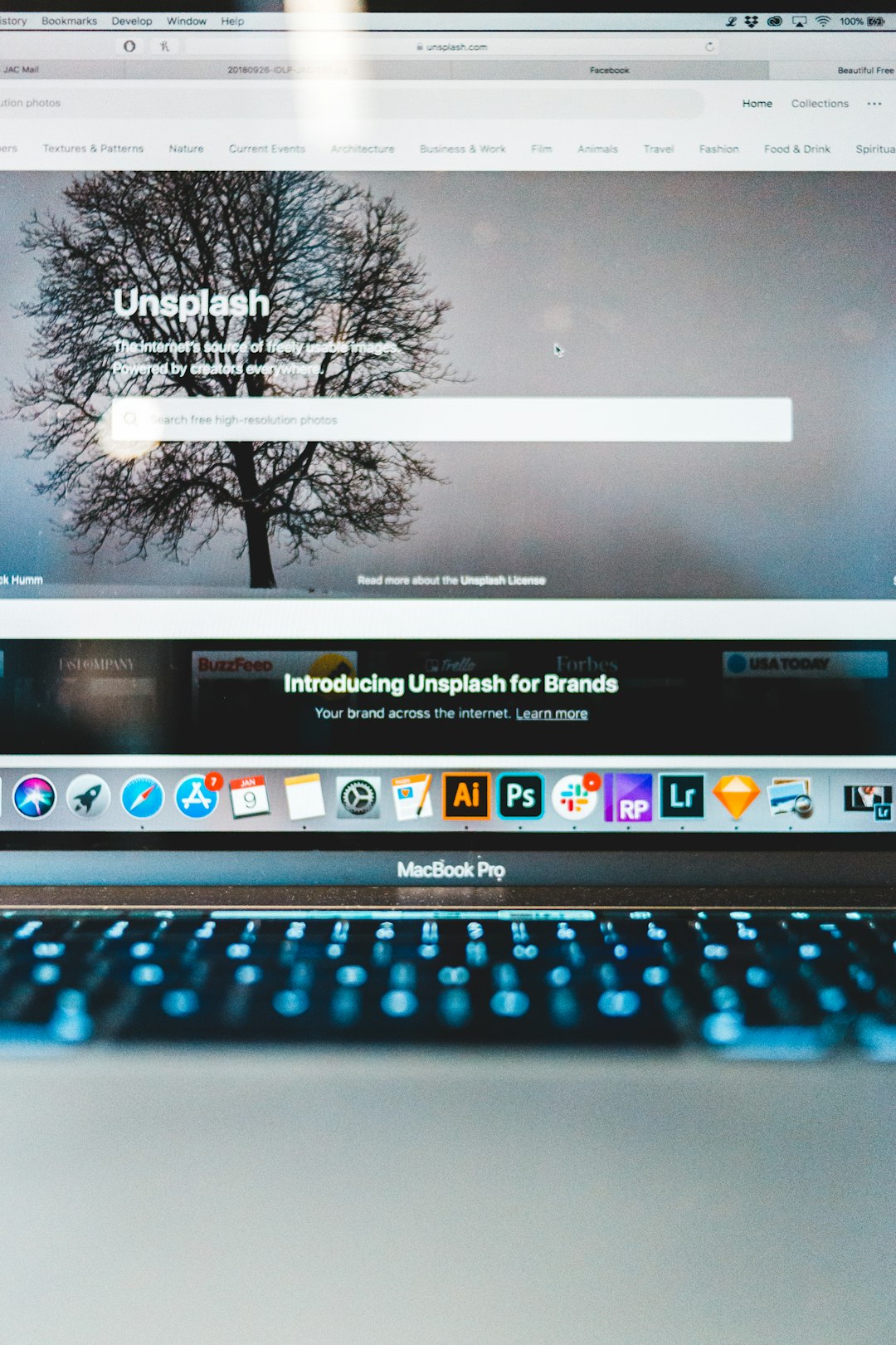 turned-on-macbook-pro-lchky5pvjmk